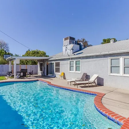 4 Bedroom House With A Pool